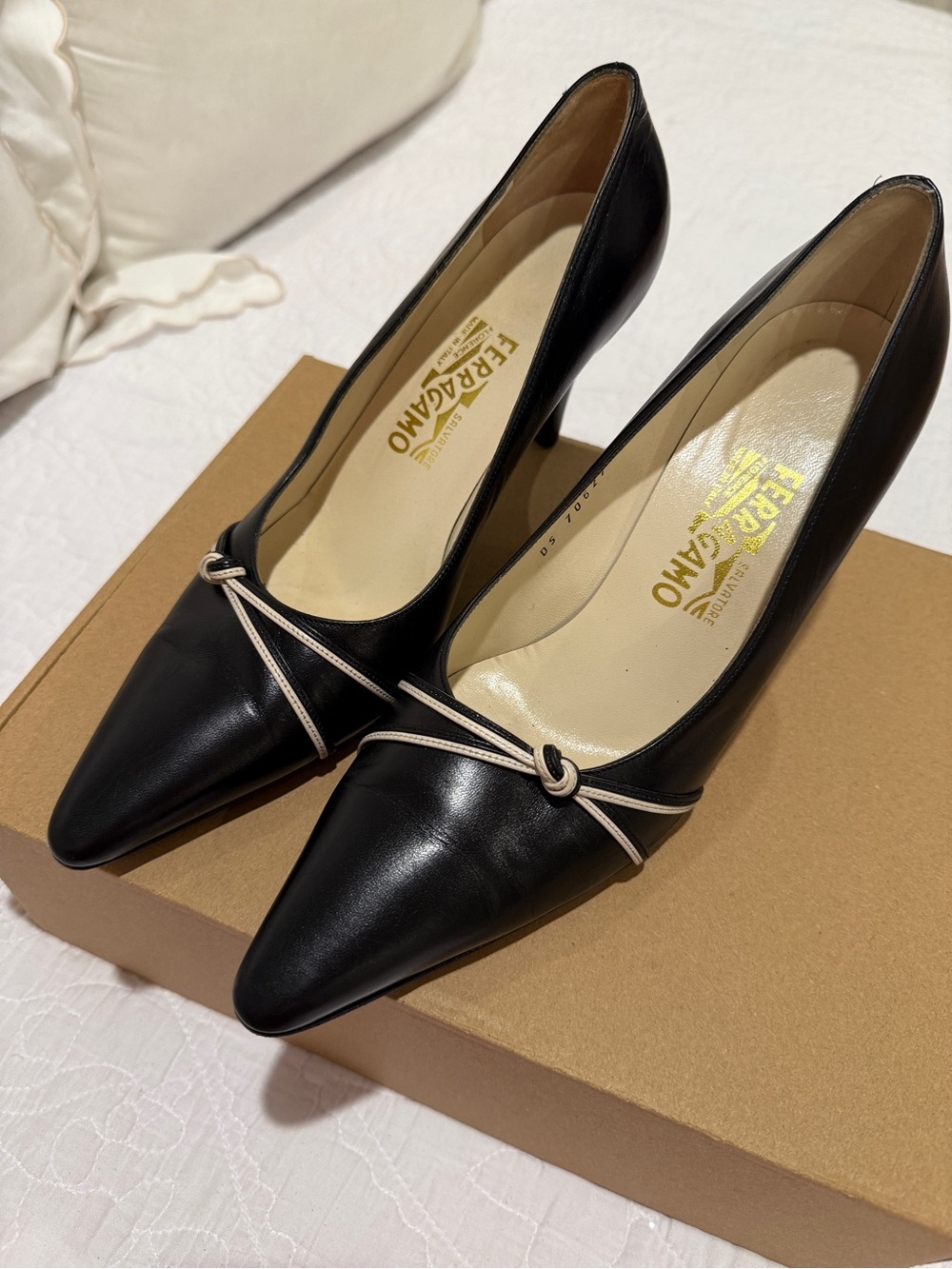 Salvatore Ferragamo Black Leather Pointed Pumps with Cream Knot Trim